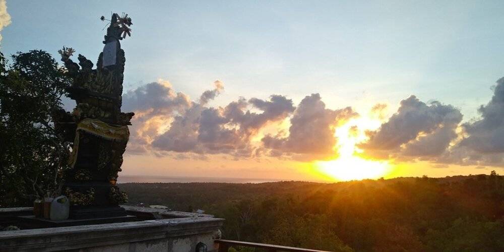 Sunrise Penida Hill By Wizzela