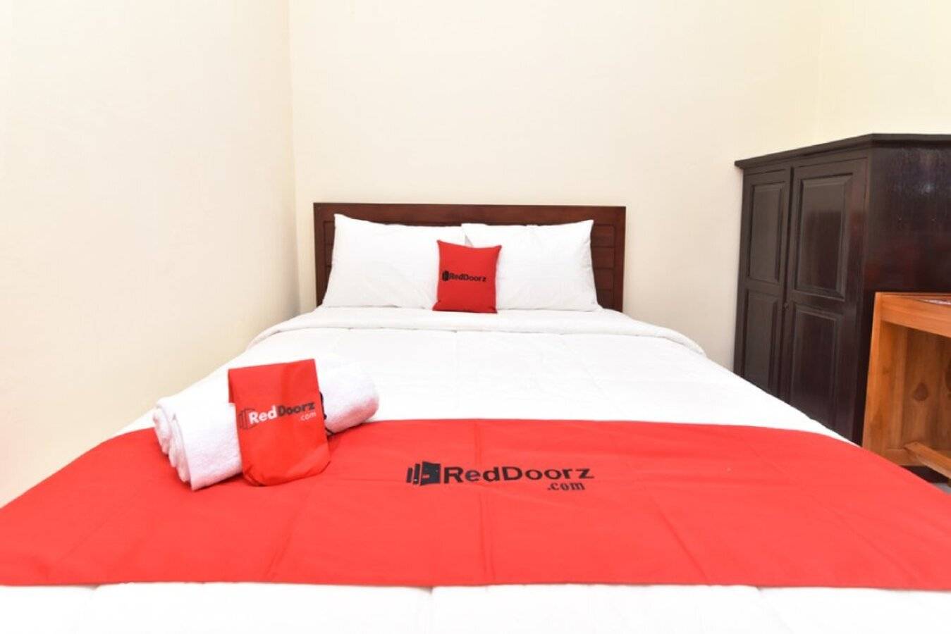 фотографии отеля Reddoorz Plus @ Singaraja в Индонезия(Булеленг) - фото №5