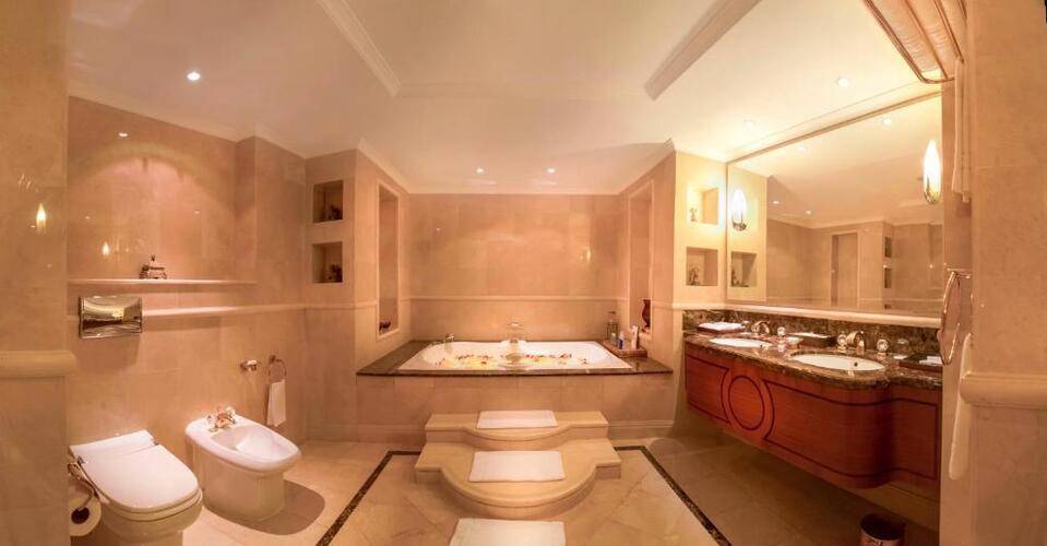 Corniche Hotel Abu Dhabi