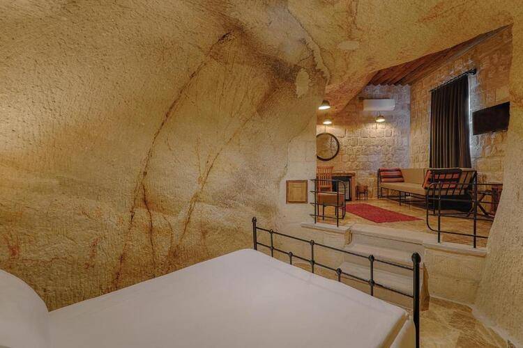 Solem Cave Suites