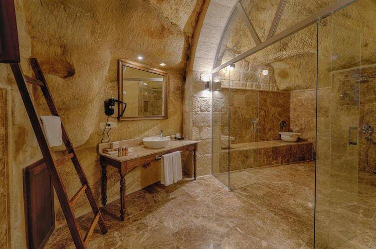 Solem Cave Suites
