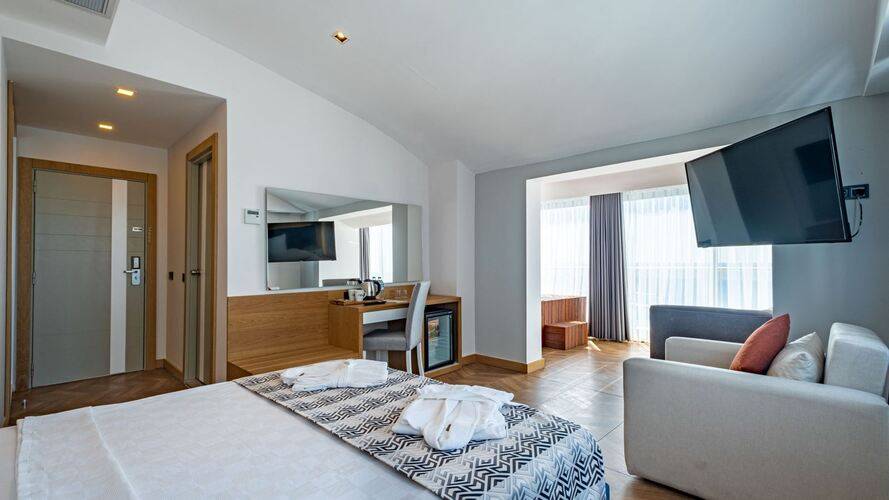Pearly Hotel & Spa