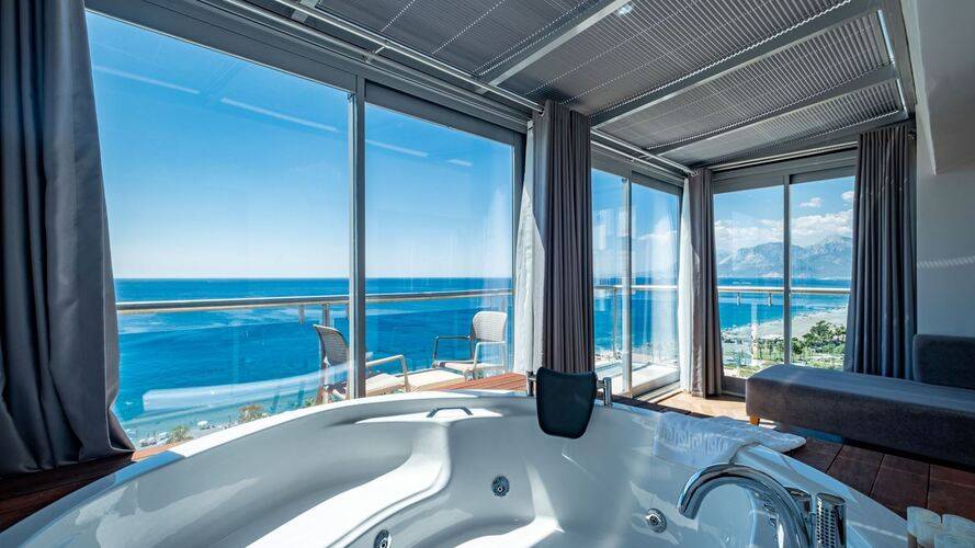 Pearly Hotel & Spa