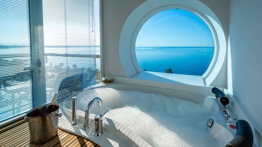 Pearly Hotel & Spa