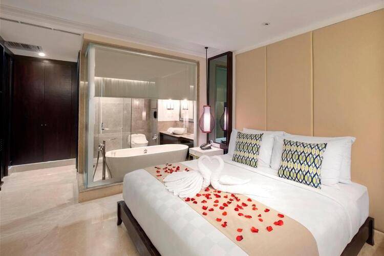 Jambuluwuk Oceano Seminyak Hotel