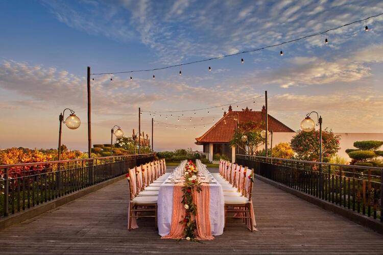Jambuluwuk Oceano Seminyak Hotel