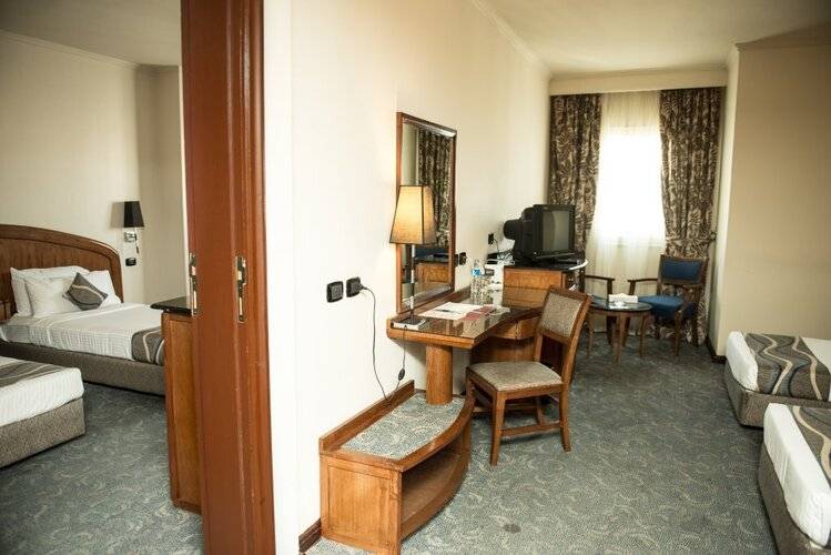 Cherry Maryski Hotel