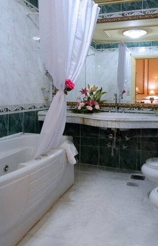 Paradise Inn Le Metropole Hotel