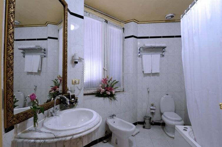 Paradise Inn Le Metropole Hotel