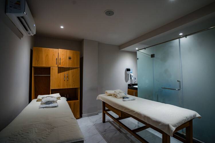 Sunrise Alex Avenue Hotel