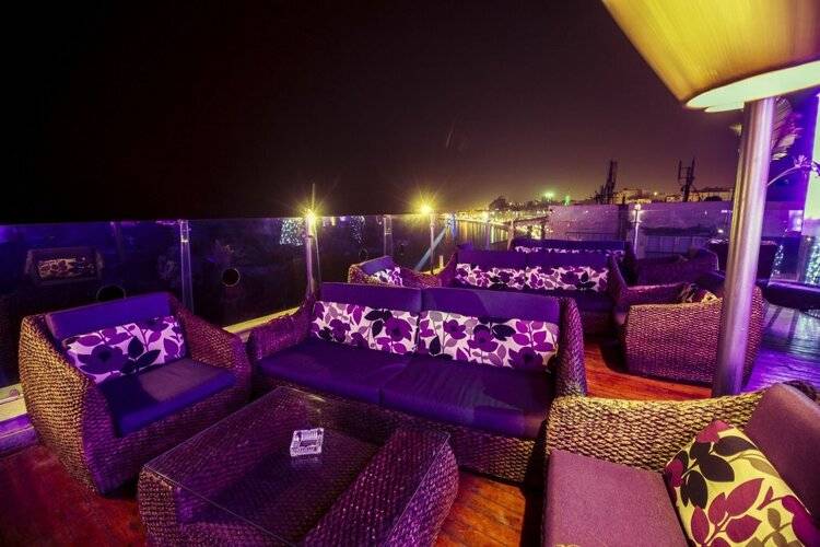 Paradise Inn Windsor Palace Hotel