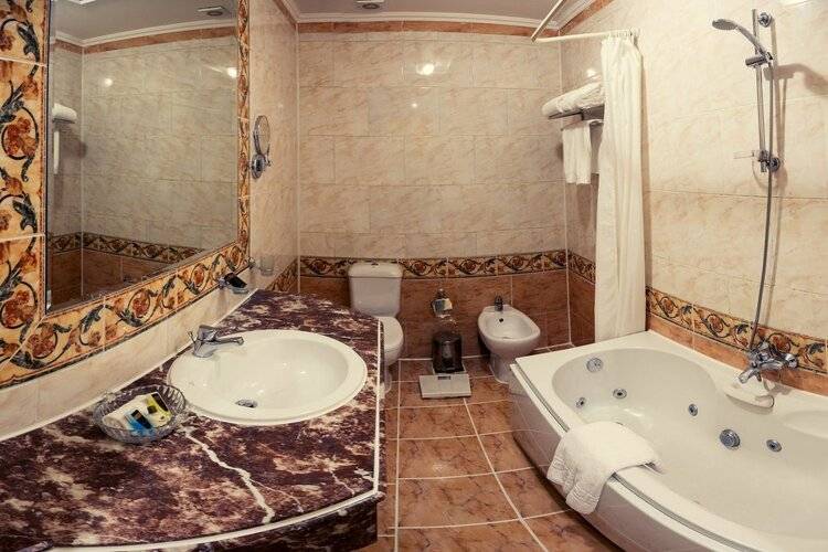 Paradise Inn Windsor Palace Hotel