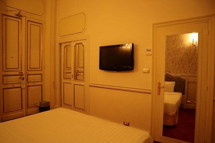 Paradise Inn Windsor Palace Hotel