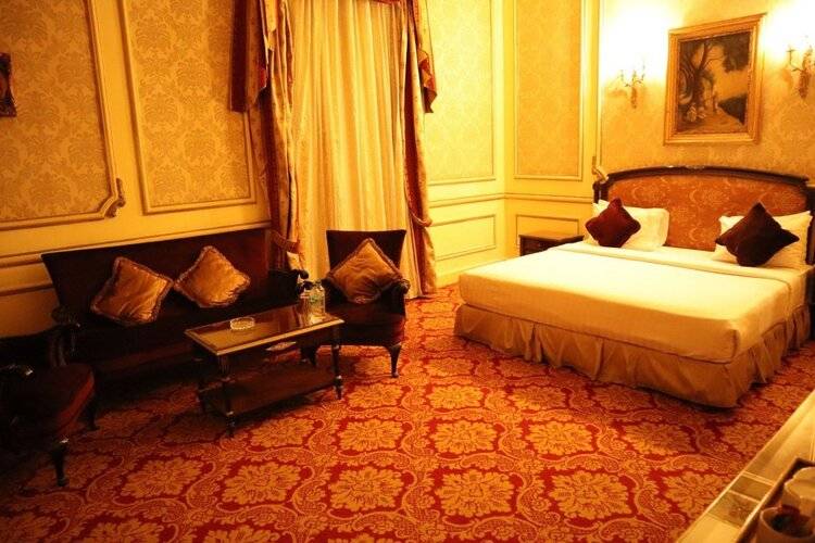 Paradise Inn Windsor Palace Hotel