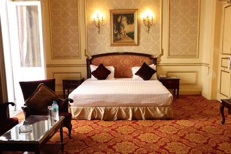 Paradise Inn Windsor Palace Hotel