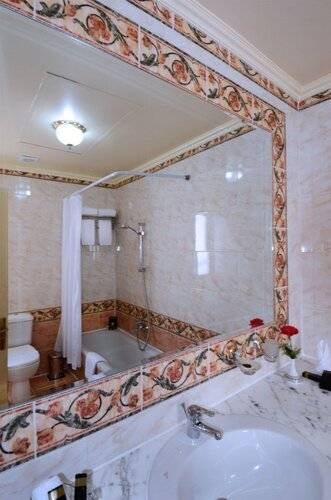 Paradise Inn Windsor Palace Hotel