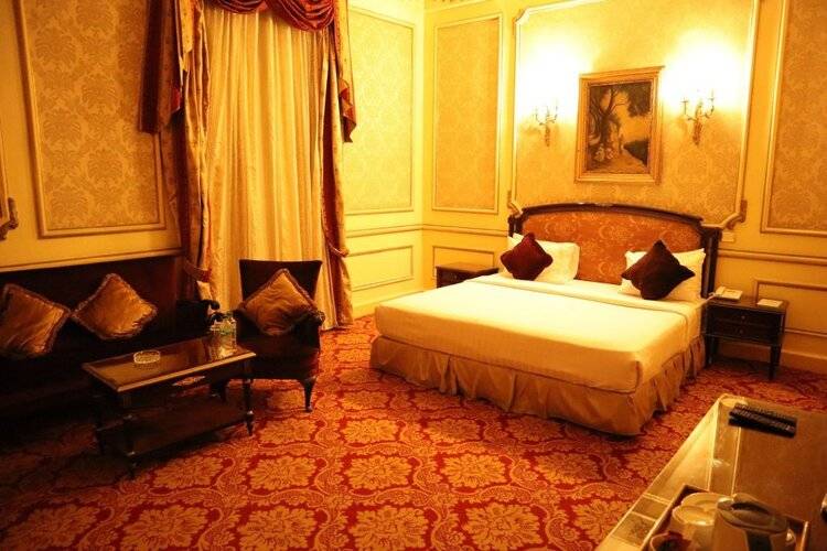 Paradise Inn Windsor Palace Hotel