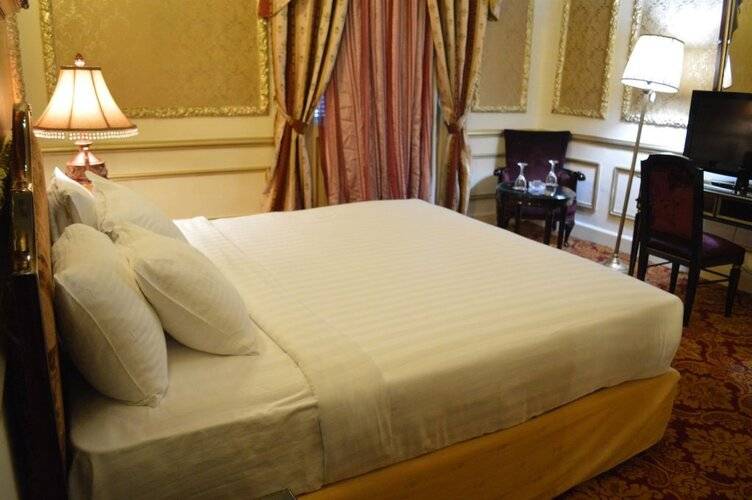 Paradise Inn Windsor Palace Hotel