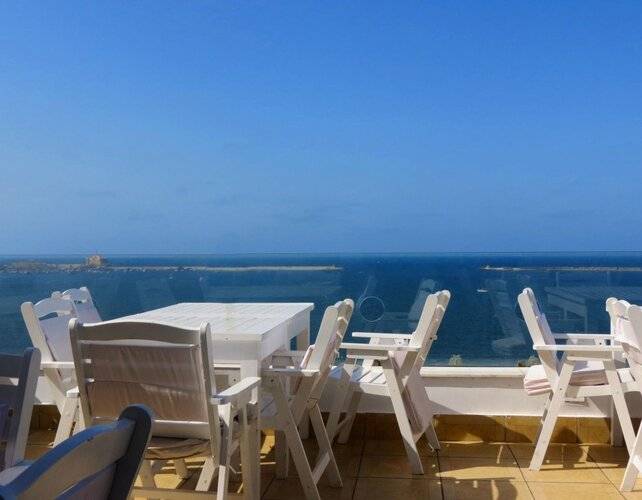 Paradise Inn Windsor Palace Hotel