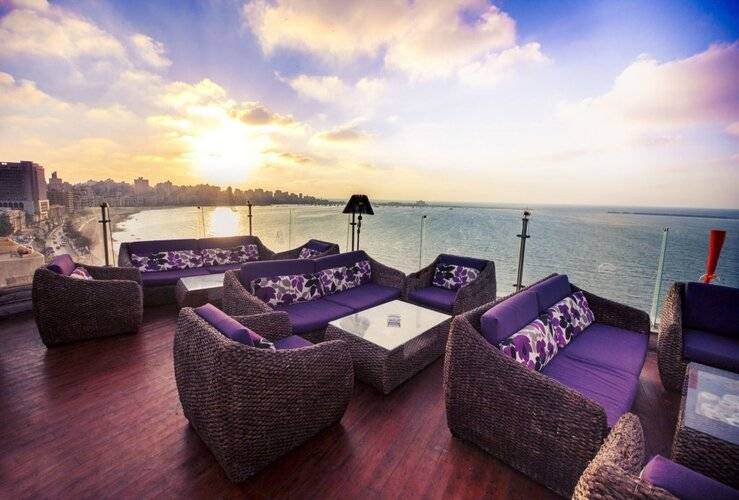 Paradise Inn Windsor Palace Hotel