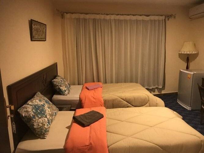 3 Pyramids View Inn