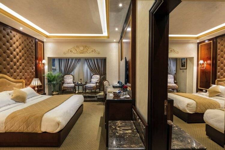 Golden Pyramids Inn