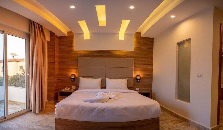 Nine Pyramids View Hotel