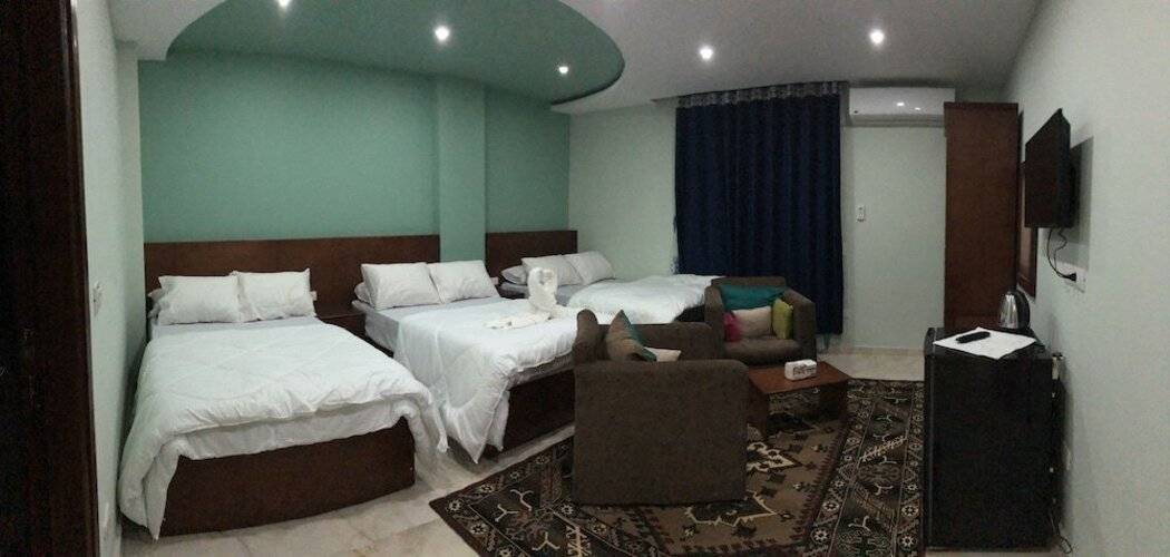Grand Pyramids View Guesthouse