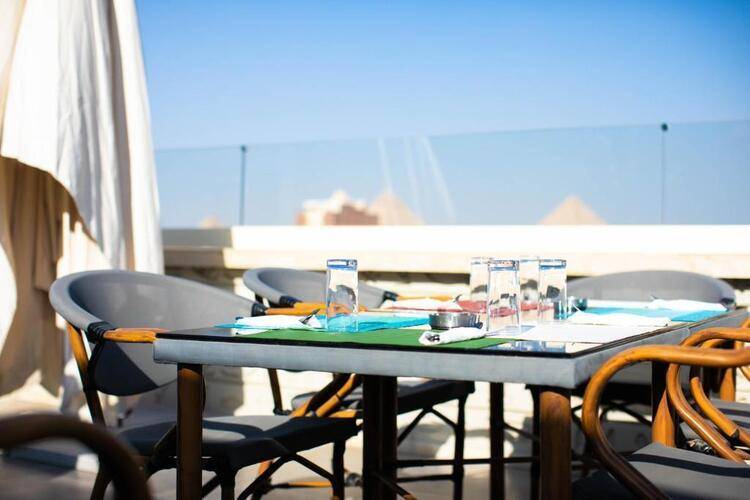 Pyramids Oasis Hotel