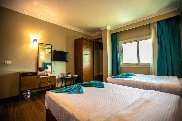 Pyramids Oasis Hotel