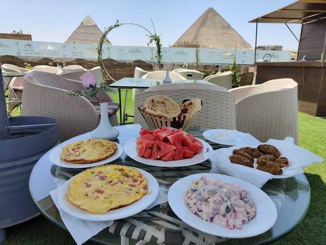 Pyramids Paradise Hotel