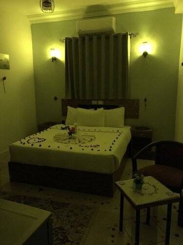 Pyramids Paradise Hotel
