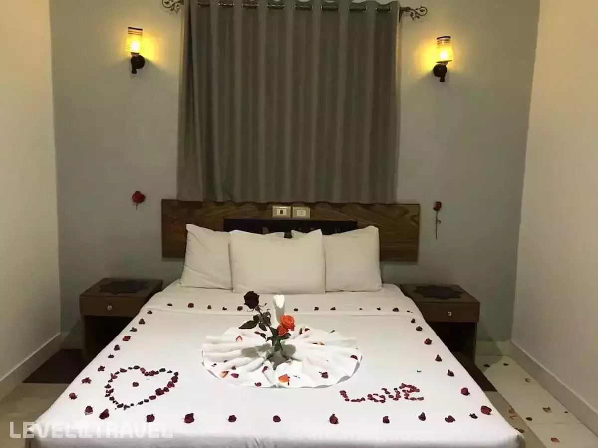 Pyramids Paradise Hotel