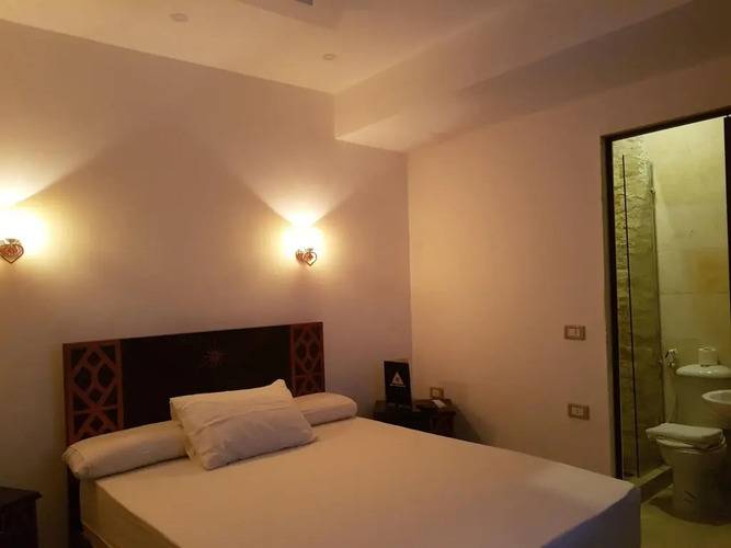 Sahara Pyramids Inn