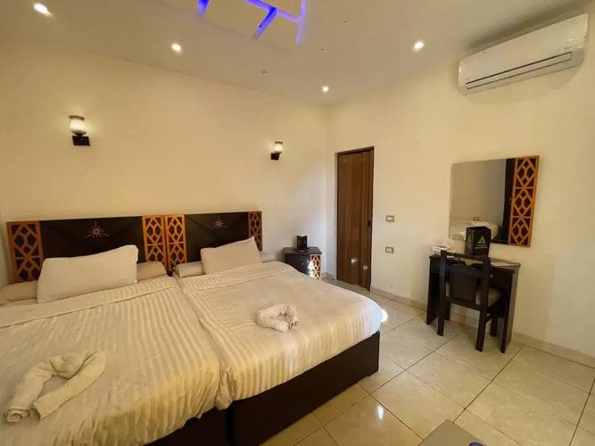 Sahara Pyramids Inn