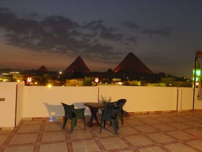 Happy Days Pyramids Inn