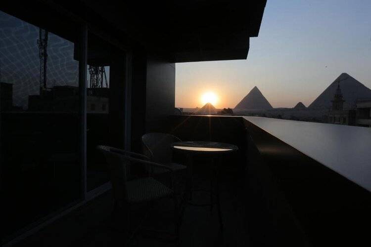 Pyramid Edge