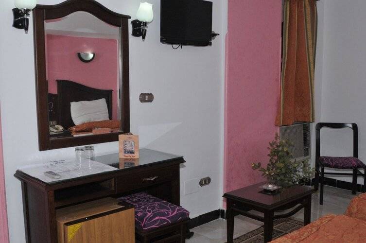 Happy City Hotel