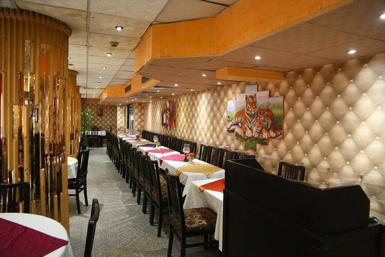 Happy City Hotel