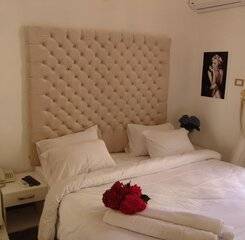 $item['hotel']['name']