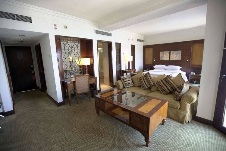 Hilton Luxor Resort & Spa