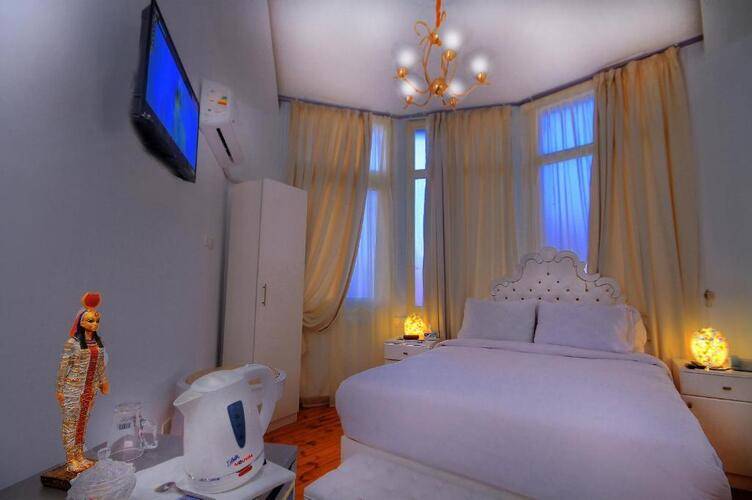 Tahrir Plaza Suites