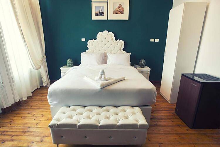 Tahrir Plaza Suites