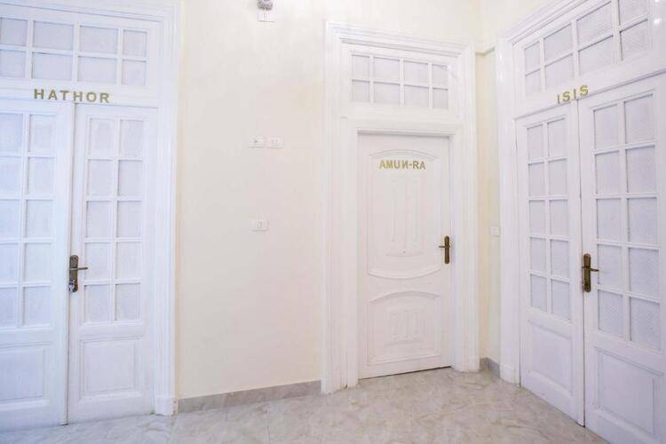 Tahrir Plaza Suites