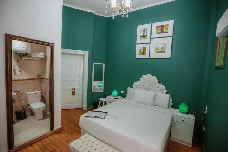 Tahrir Plaza Suites