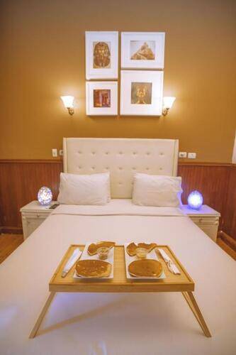 Tahrir Plaza Suites