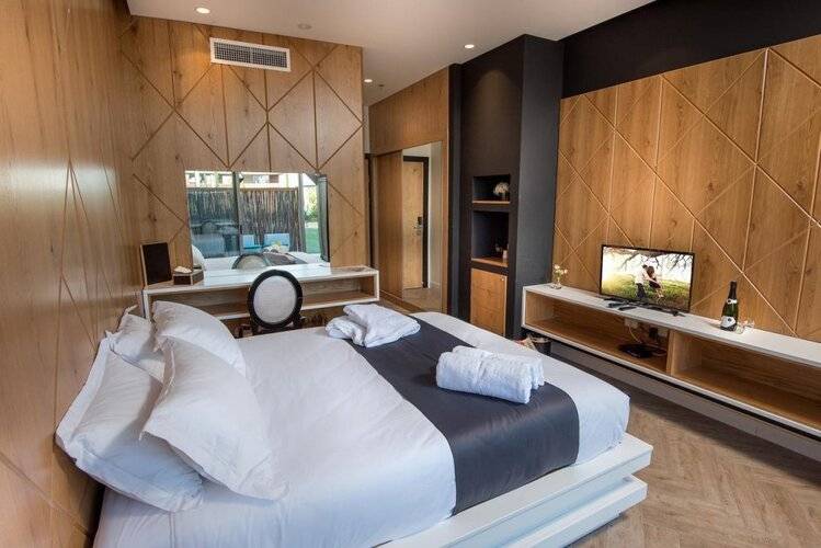 Aquaduct Hotel