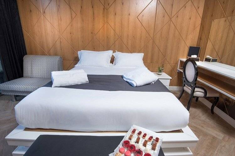 Aquaduct Hotel