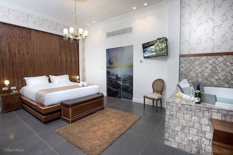 Aquaduct Hotel