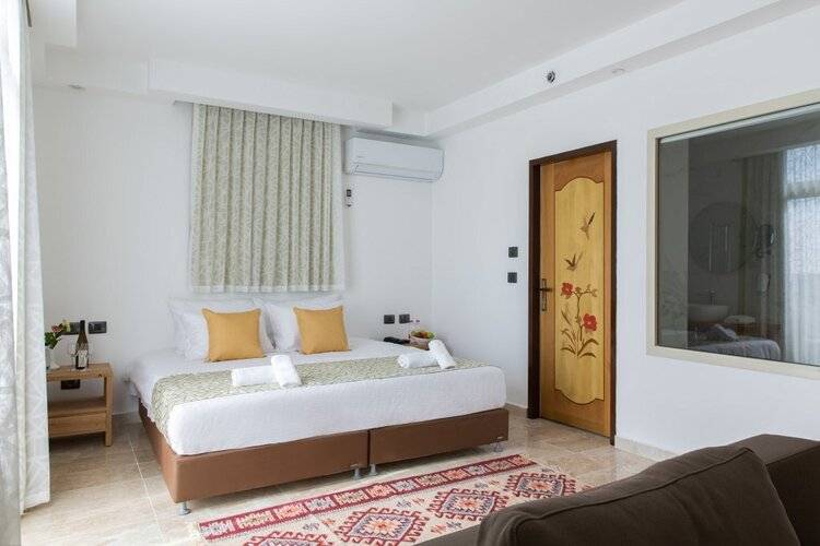 Ramon Suites Hotel
